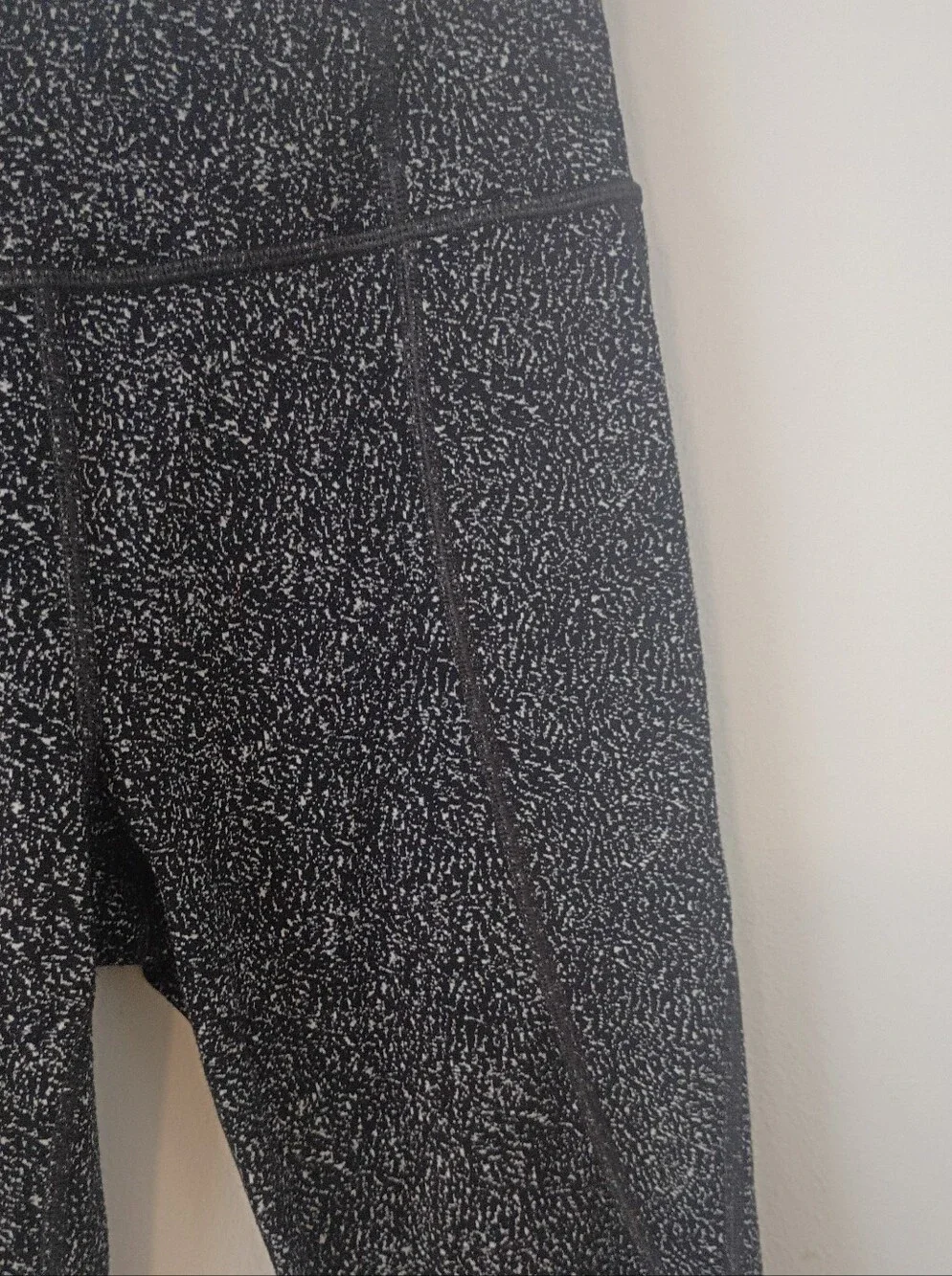 Athleta Lightning Static 7/8 Leggings Black White